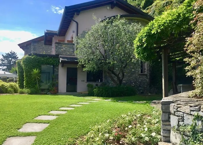 Lovely Cascina. Stunning Lake Views & Sun Deck